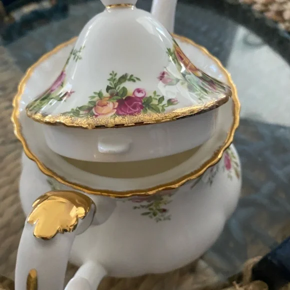 Royal Albert Tea Pot - Picture 5 of 11